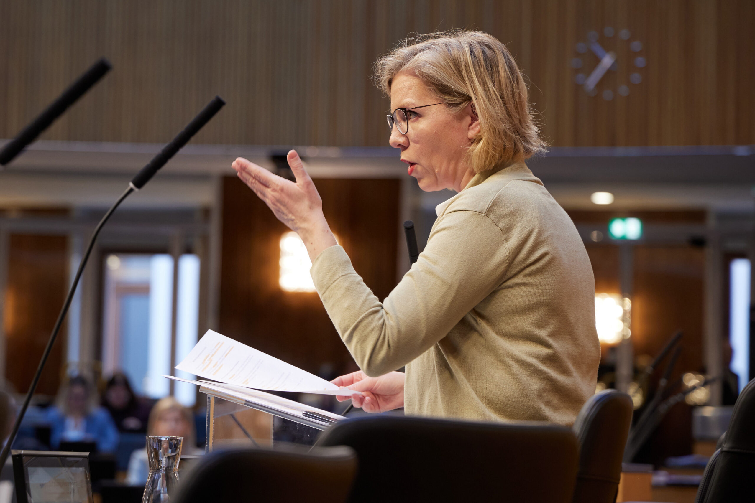 Plans for No Confidence Vote Against Climate Minister Collapse